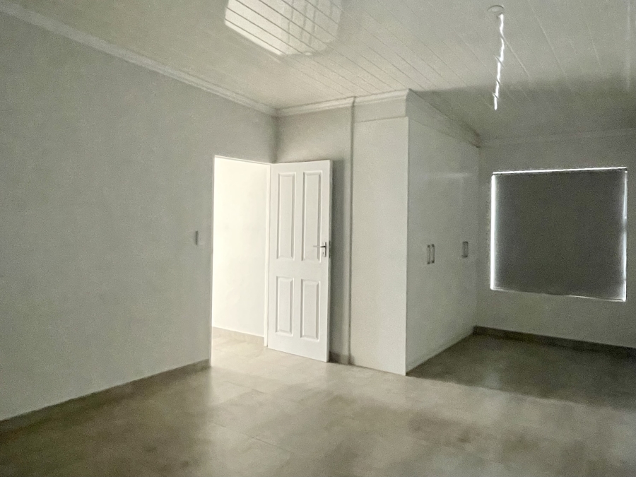 5 Bedroom Property for Sale in Myburgh Park Western Cape